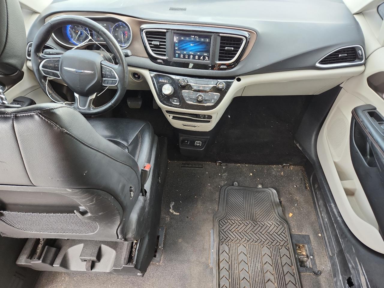 Chrysler Pacifica Touring L