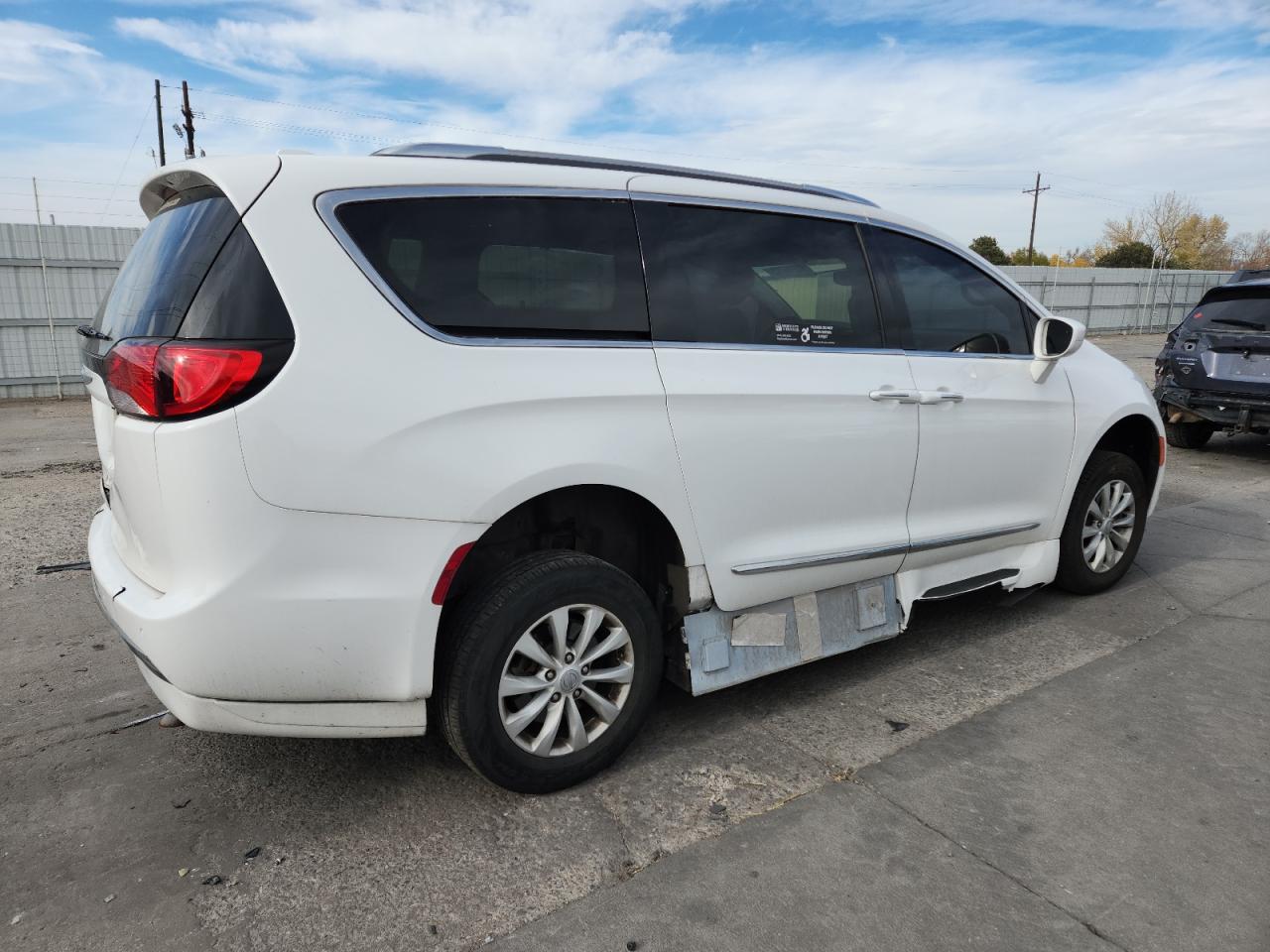 Chrysler Pacifica Touring L