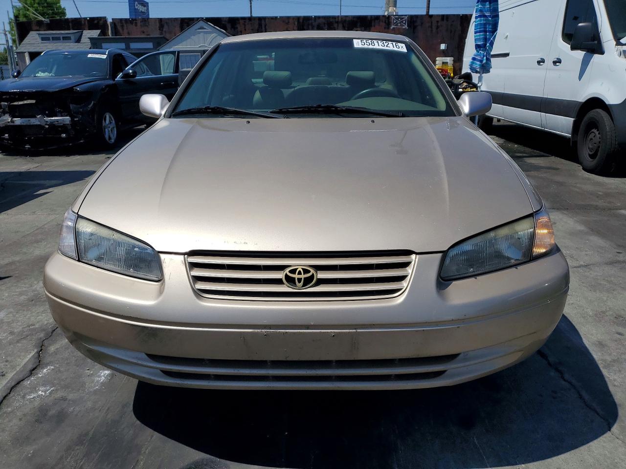 Toyota Camry Le