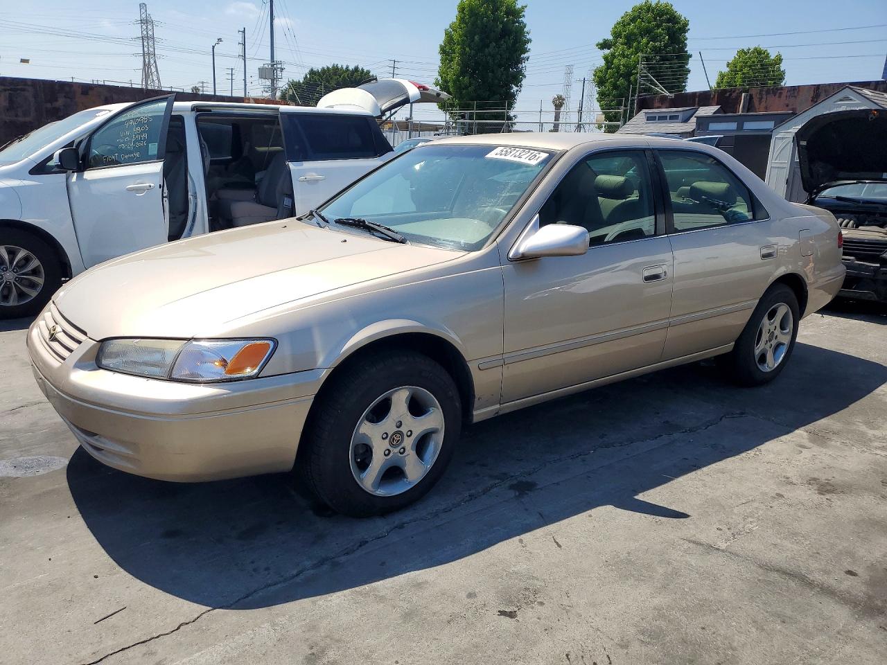 Salvage Toyota Camry Image