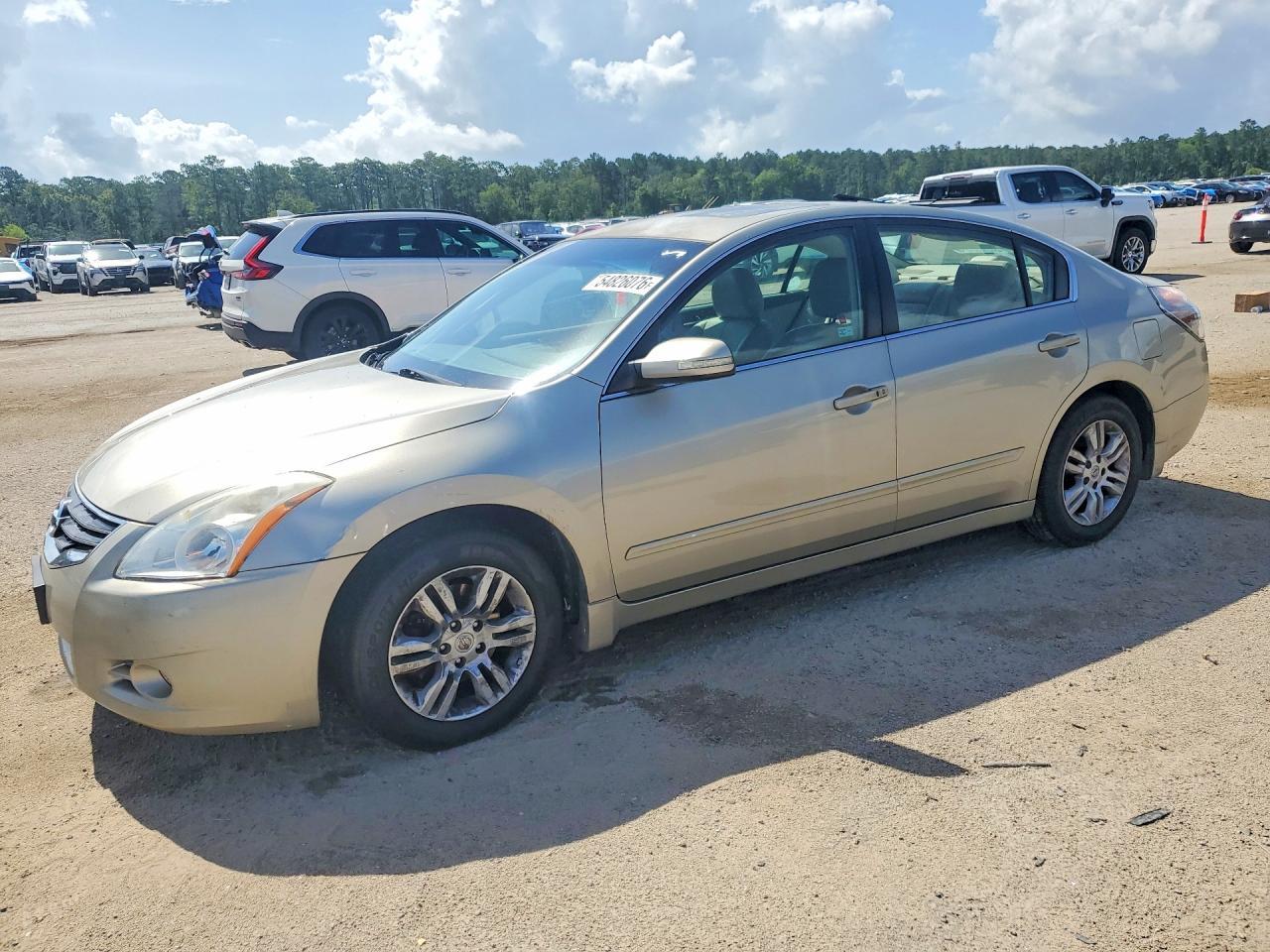 Salvage Nissan Altima Image