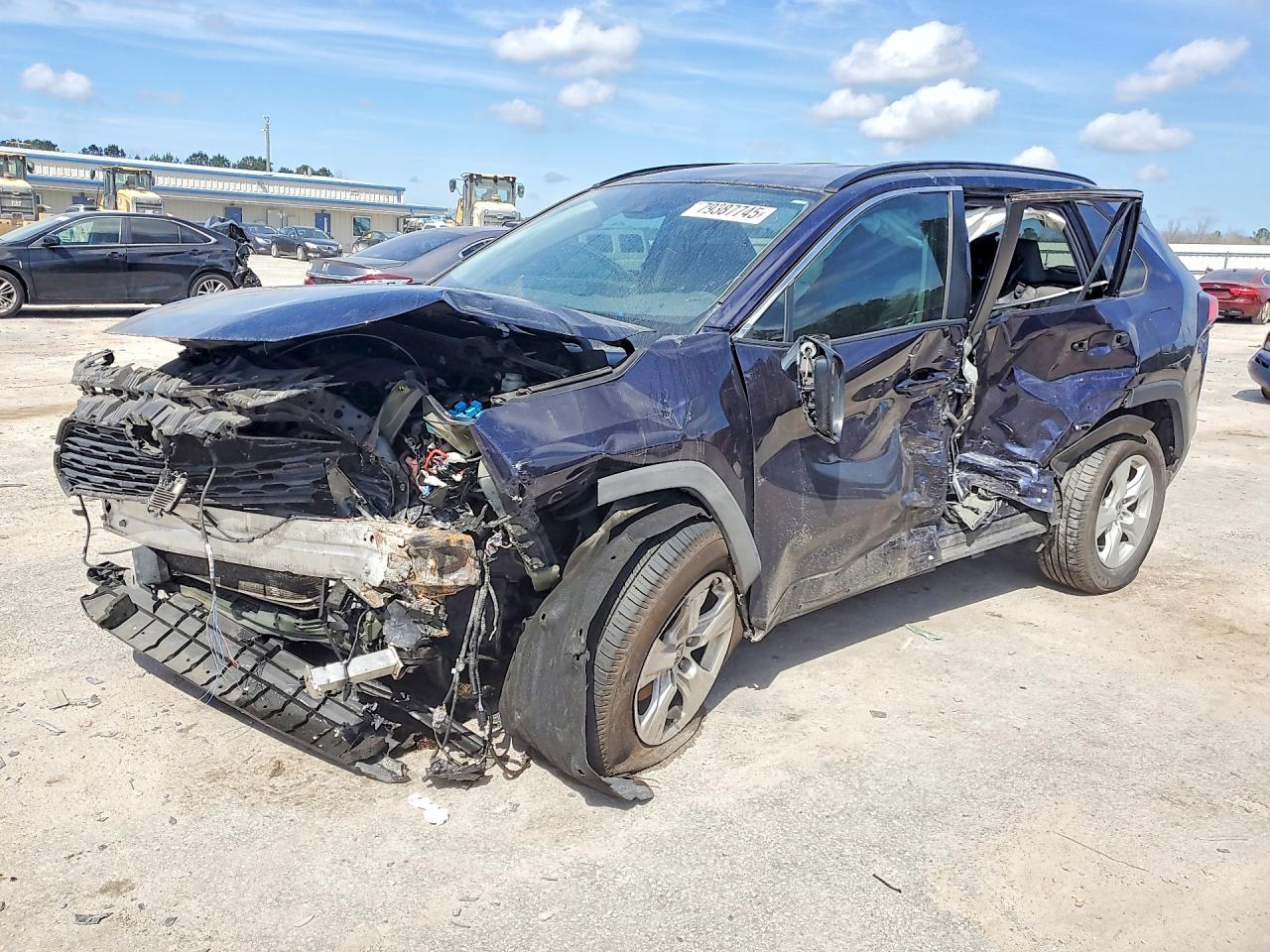 Salvage Toyota RAV4 Image