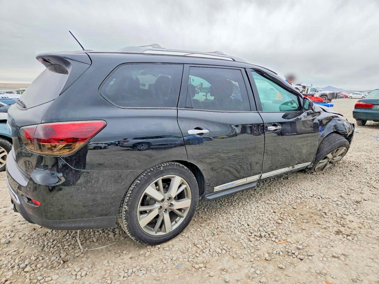 Nissan Pathfinder S