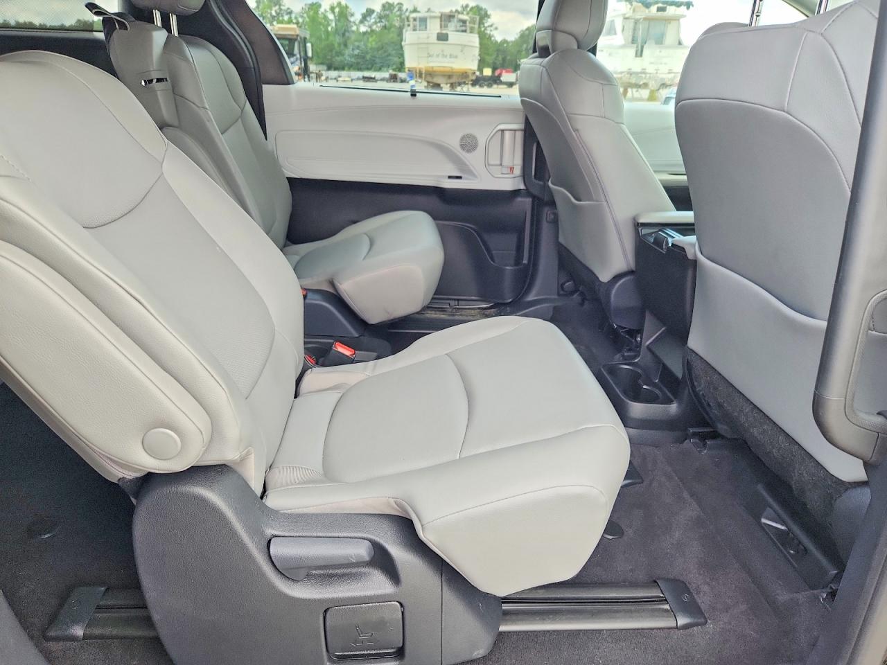 Toyota Sienna Xle 8-passenger