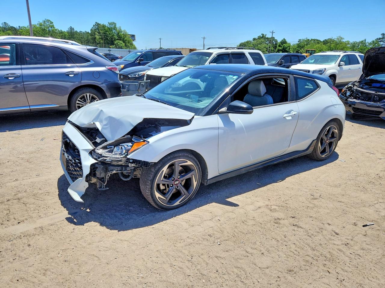 Salvage Hyundai VELOSTER Image