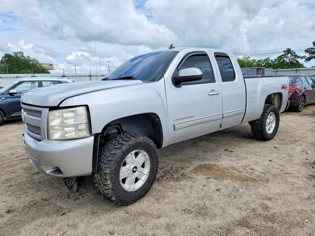 Salvage Chevrolet Silverado Image