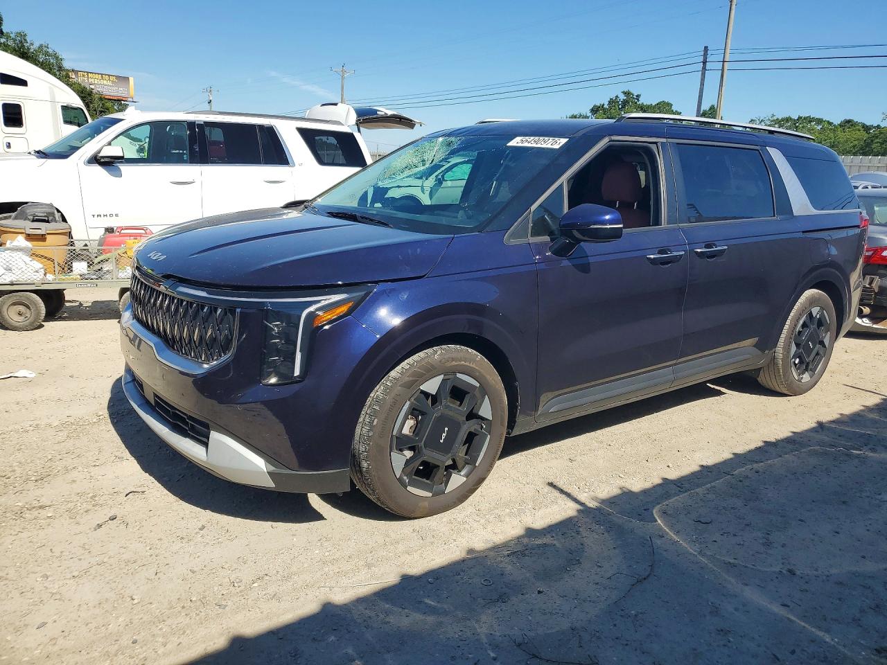 Salvage Kia Carnival Image
