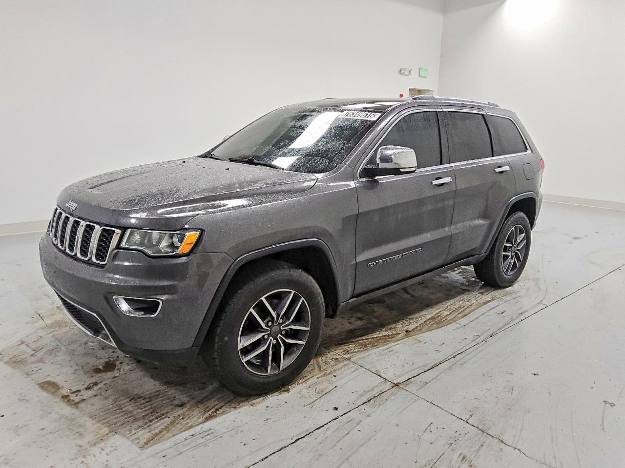 Salvage Jeep Grand Cherokee Image