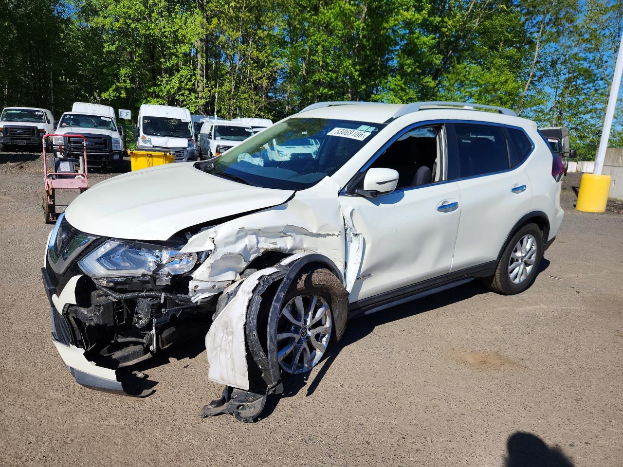 Salvage Nissan Rogue Image