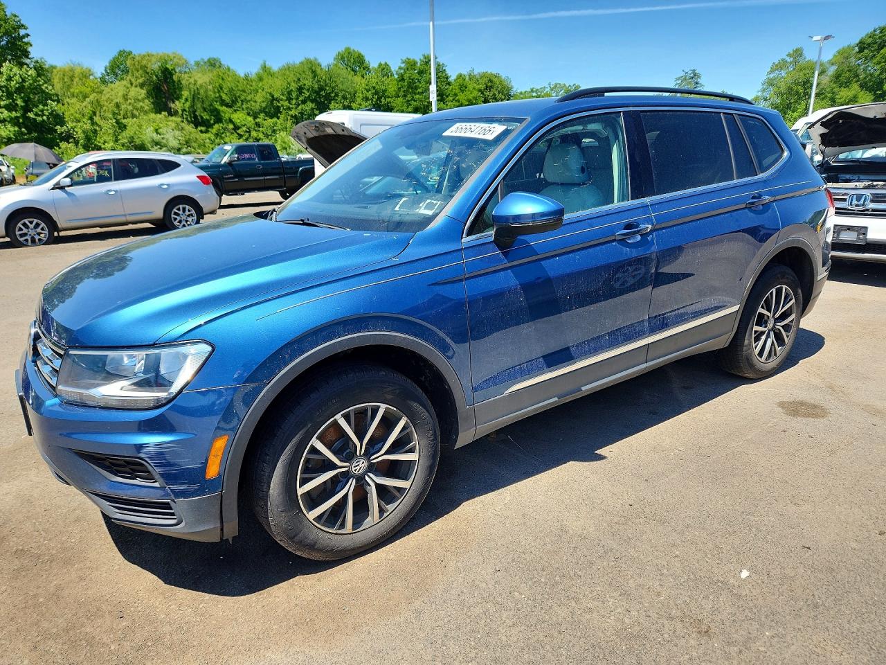 Salvage Volkswagen Tiguan Image