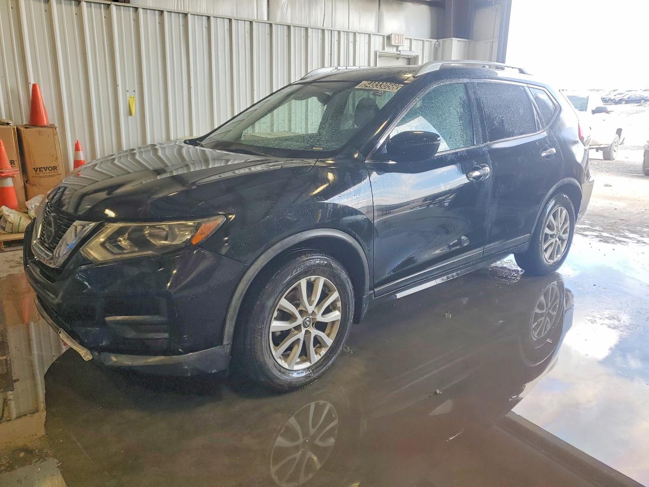 Salvage Nissan Rogue Image