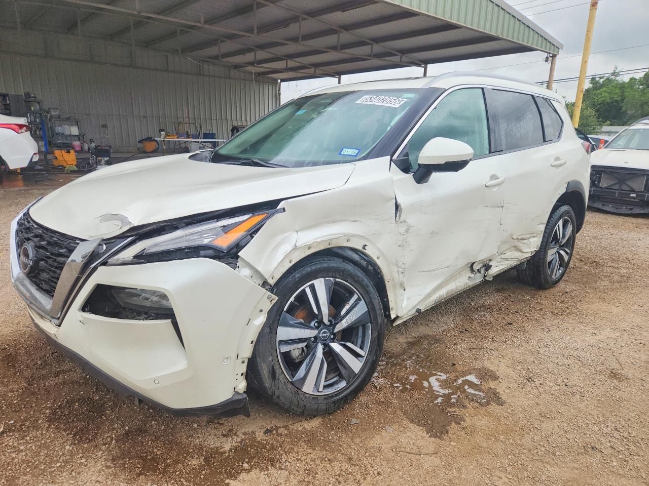 Salvage Nissan Rogue Image