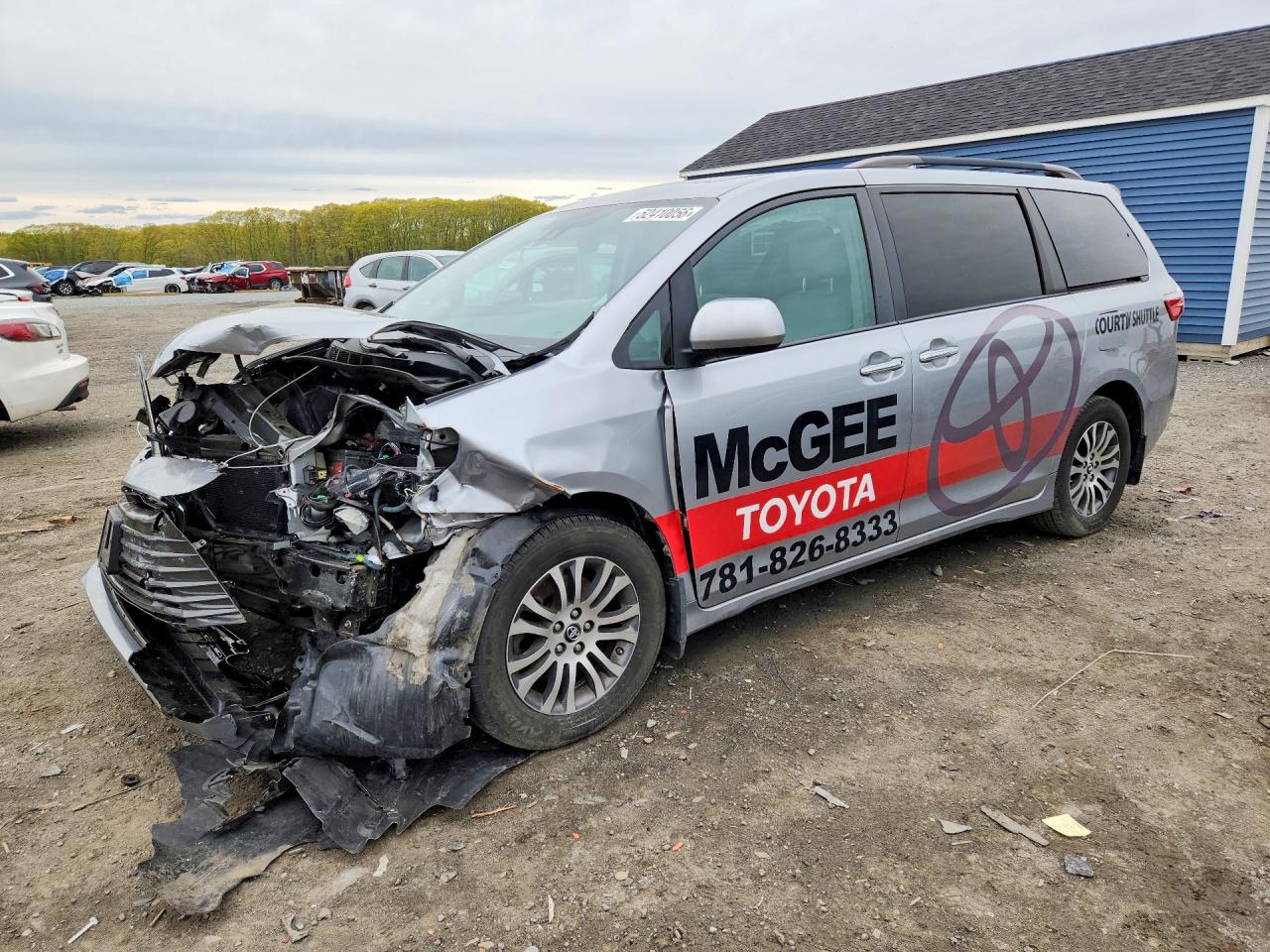 Salvage Toyota Sienna Image