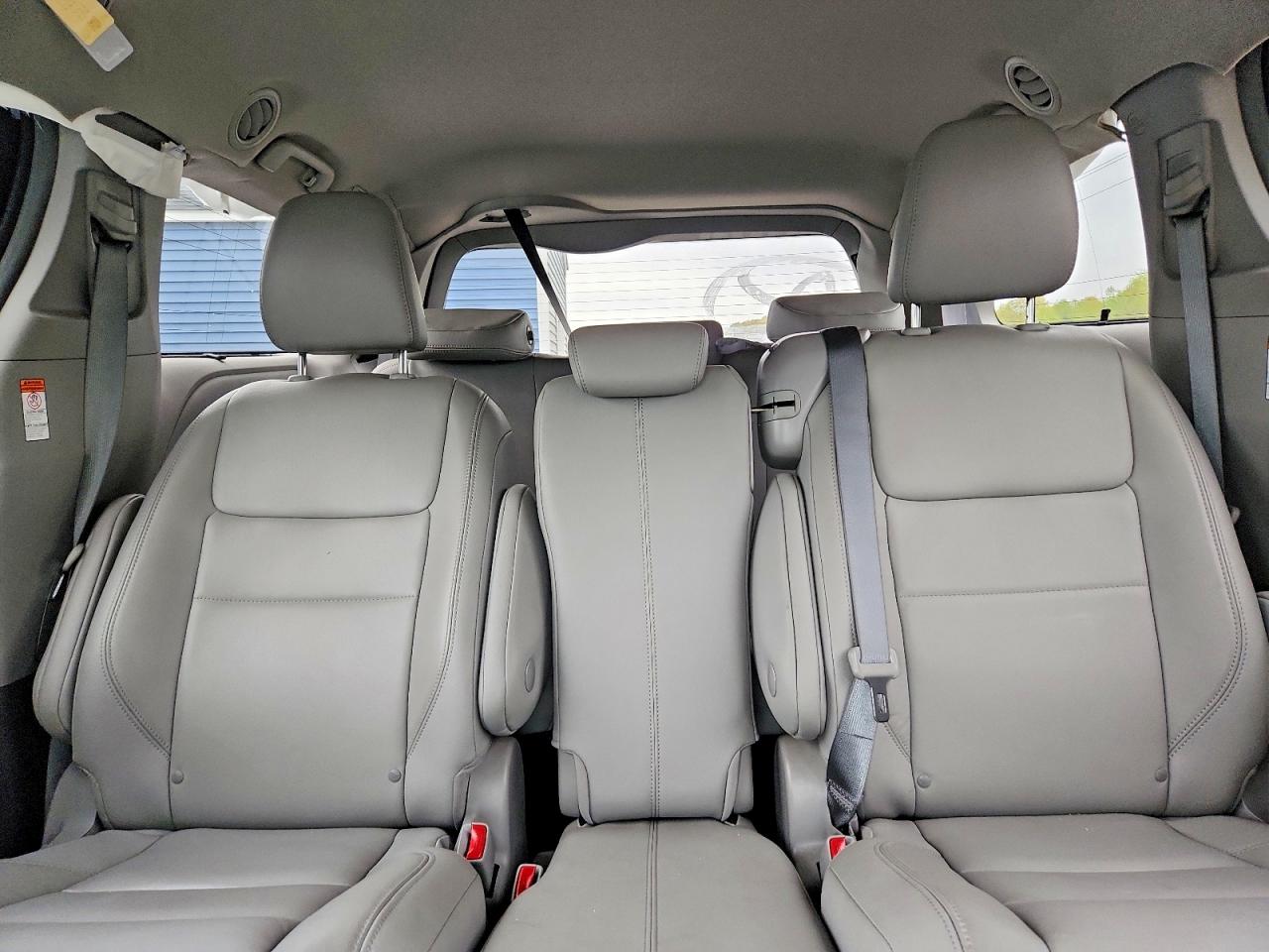 Toyota Sienna Xle 8-passenger