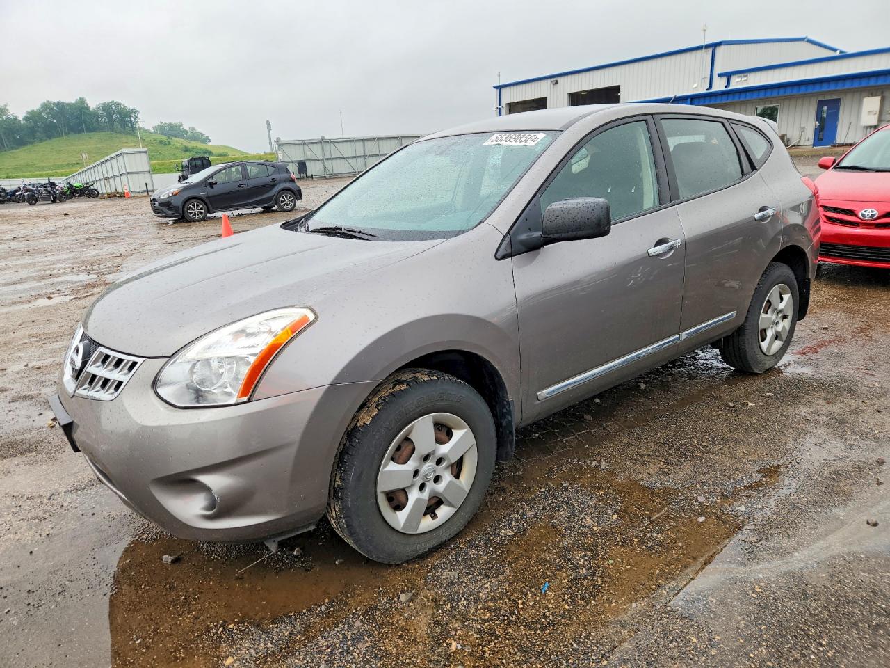 Salvage Nissan Rogue Image