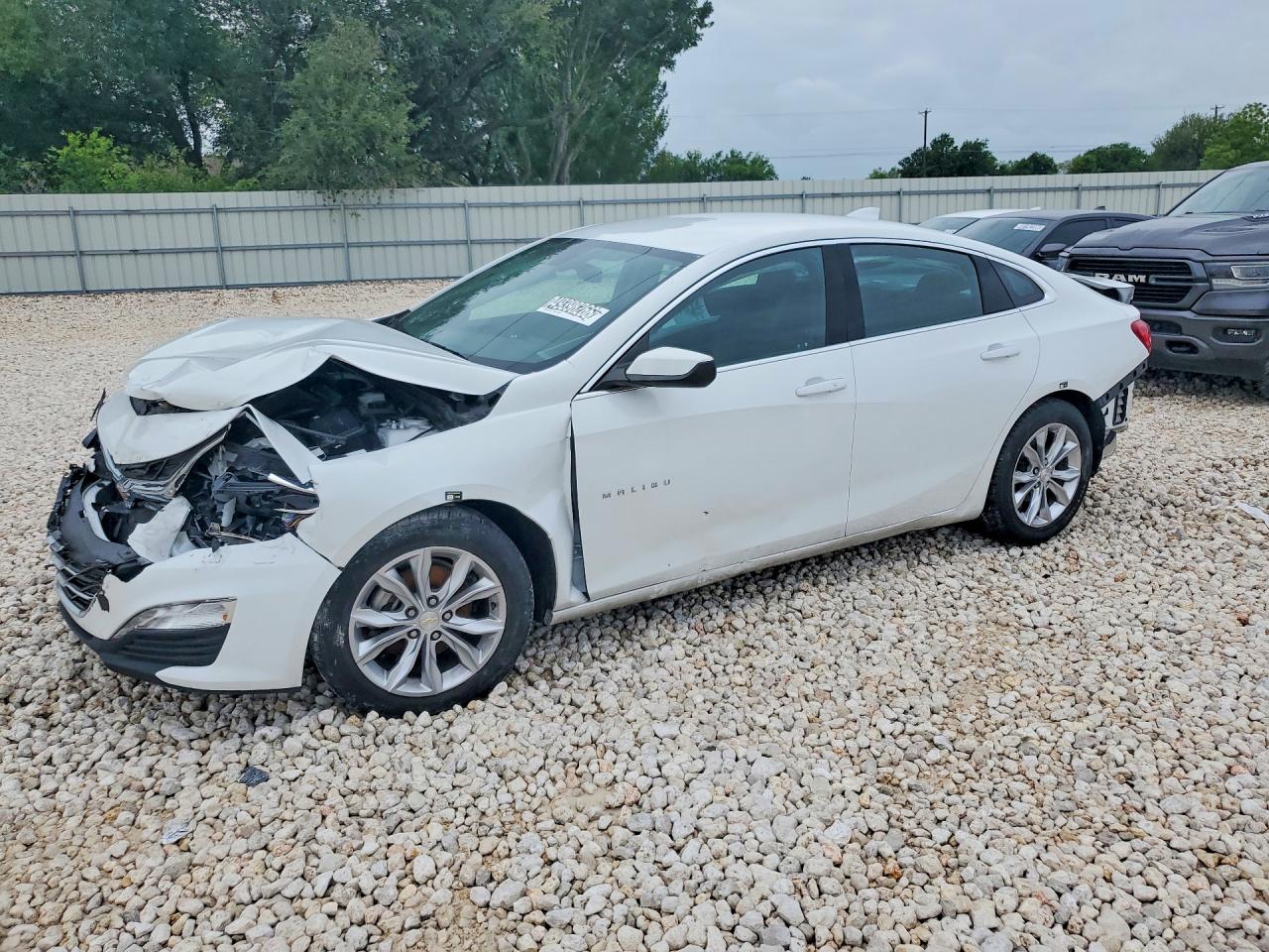 Salvage Chevrolet Malibu Image