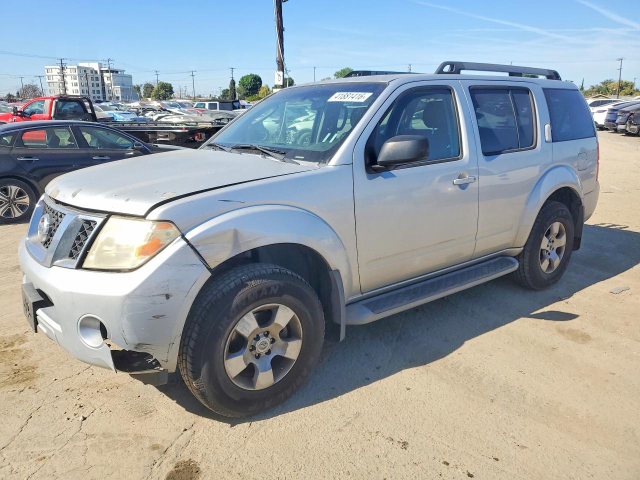 Salvage Nissan Pathfinder Image