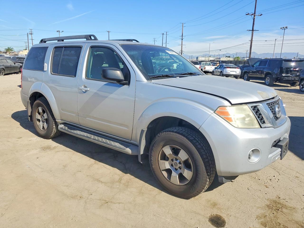 Nissan Pathfinder S