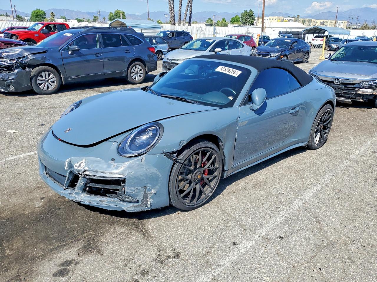 Salvage Porsche 911 Image