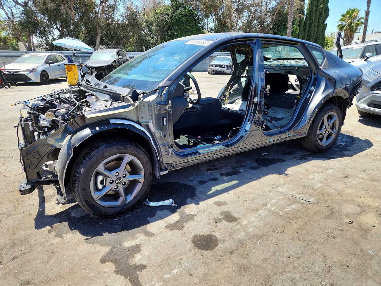Salvage Kia K4 Image