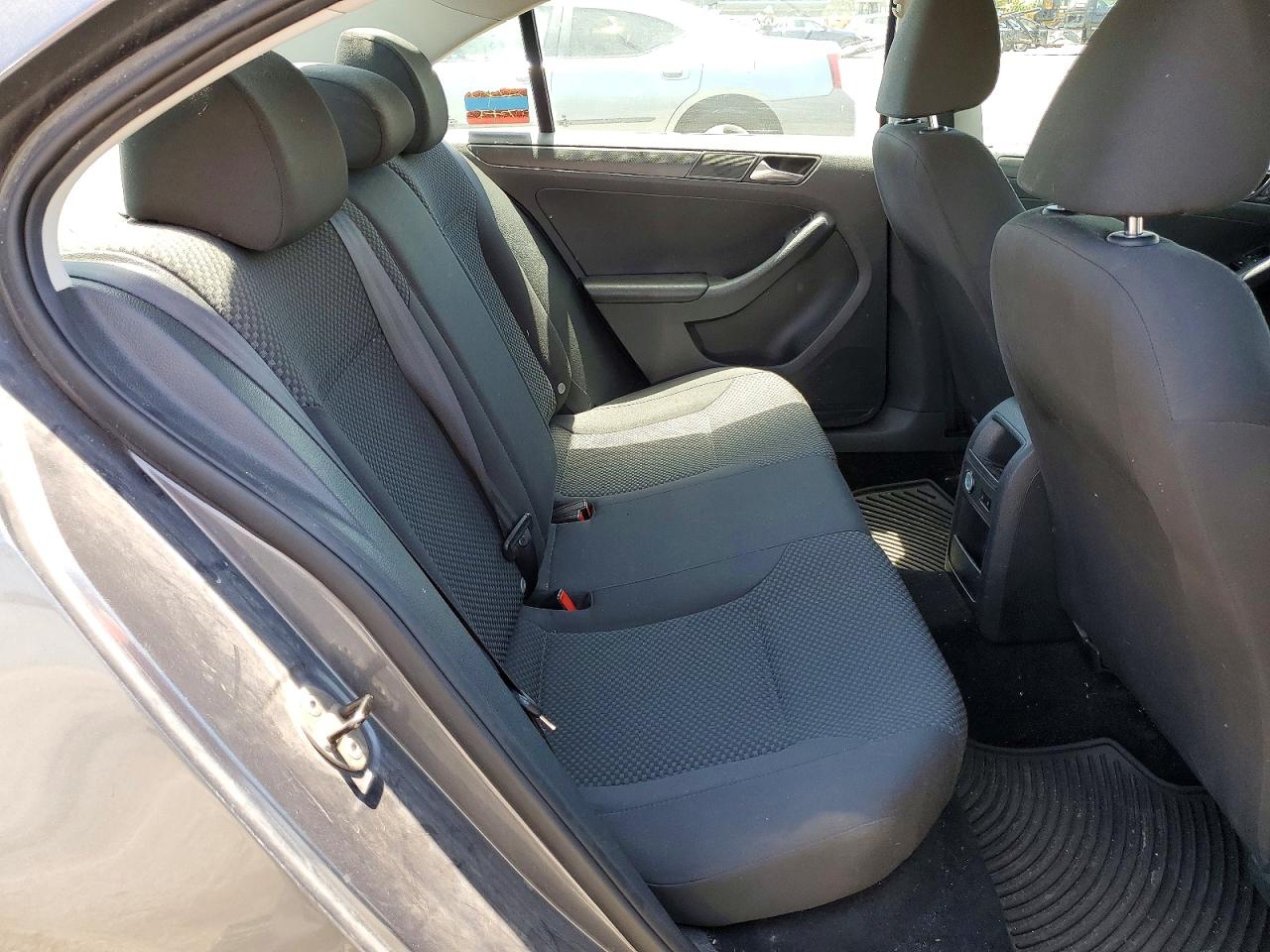 Volkswagen Jetta Base