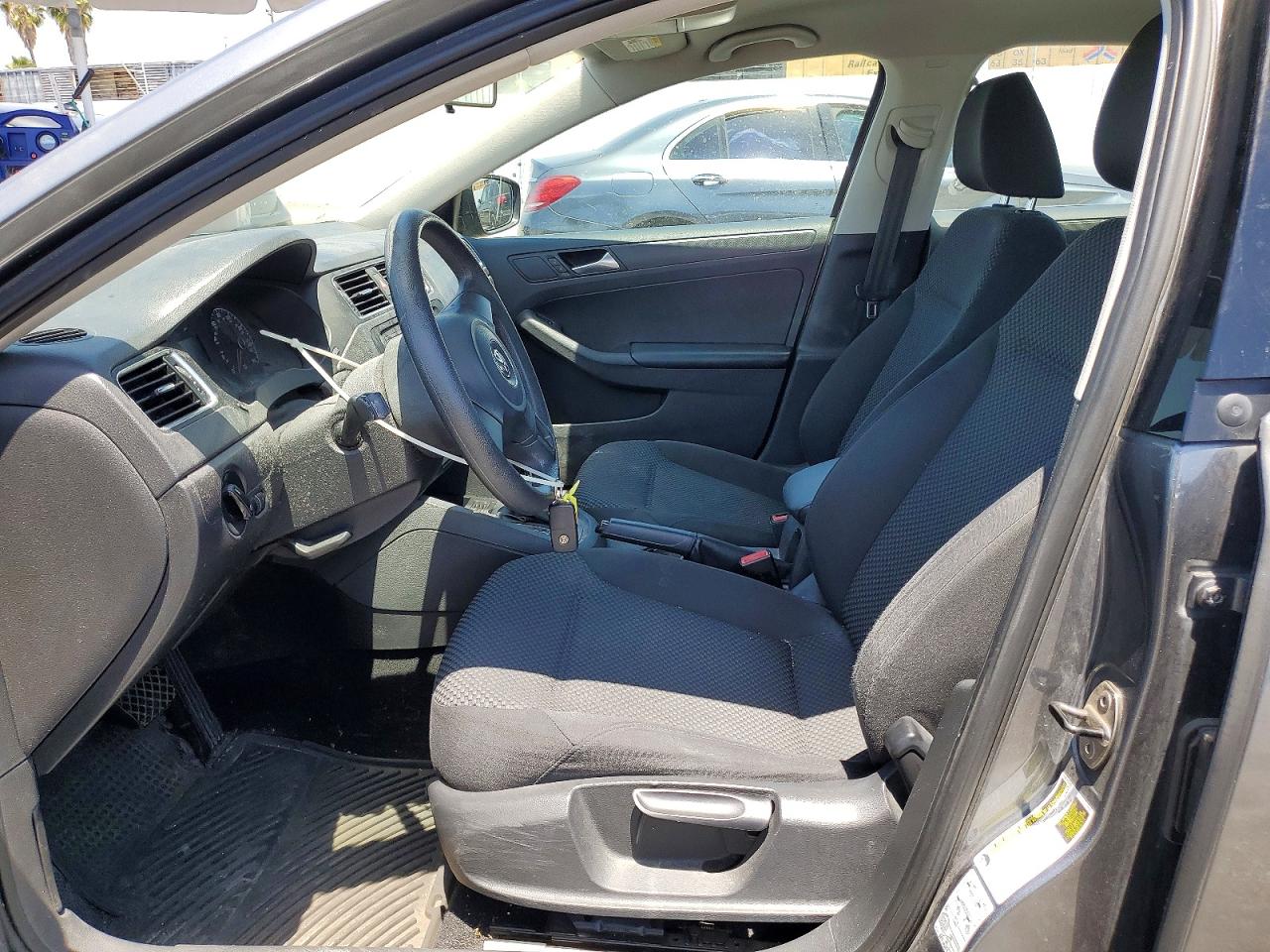 Volkswagen Jetta Base