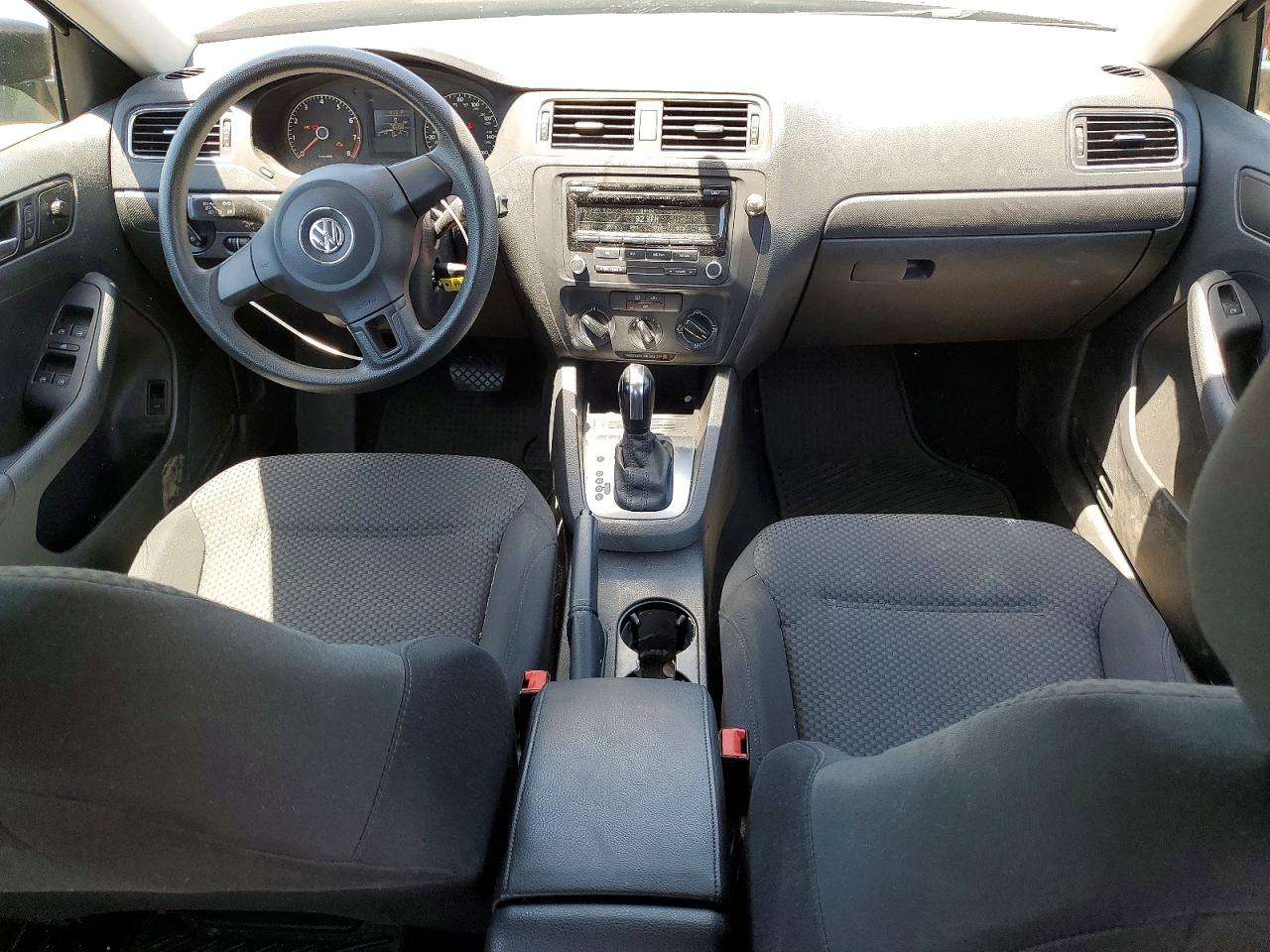Volkswagen Jetta Base