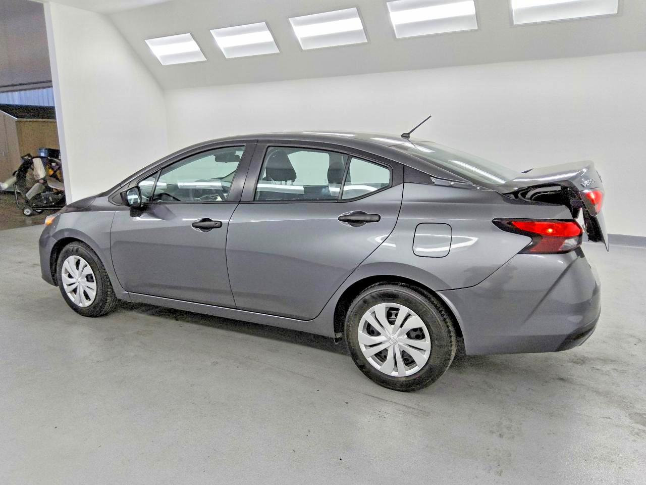 Nissan Versa S