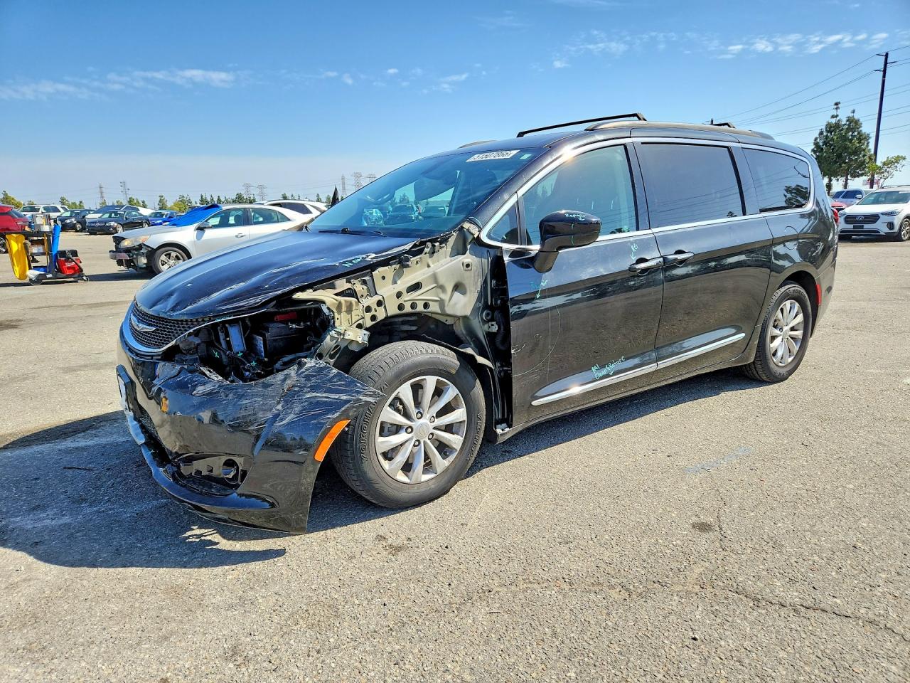 Salvage Chrysler Pacifica Image