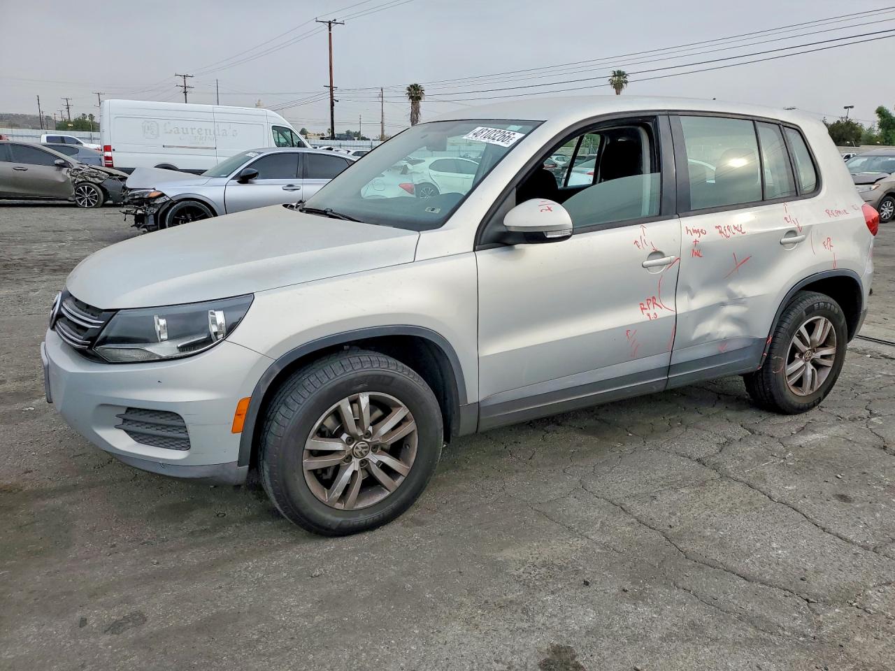 Salvage Volkswagen Tiguan Image