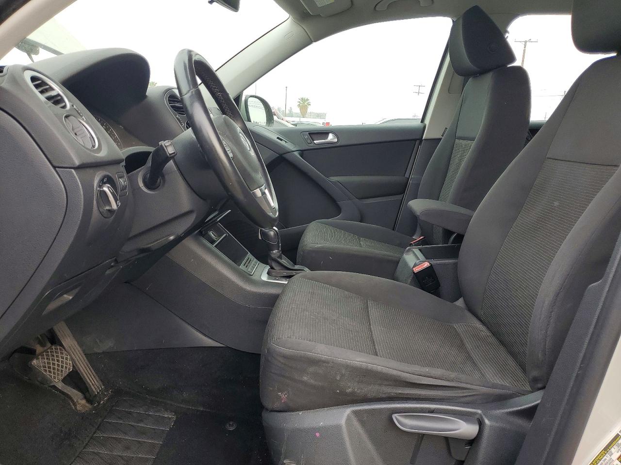 Volkswagen Tiguan S