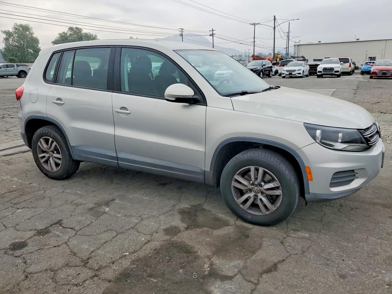 Volkswagen Tiguan S