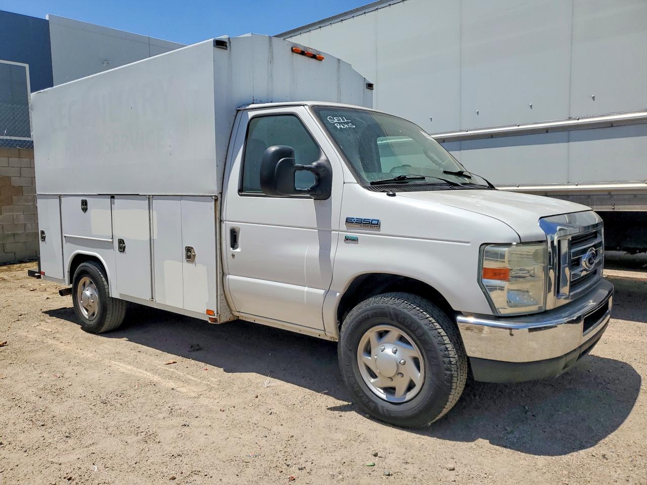 Ford Econoline E350 Super Duty Cutaway Van