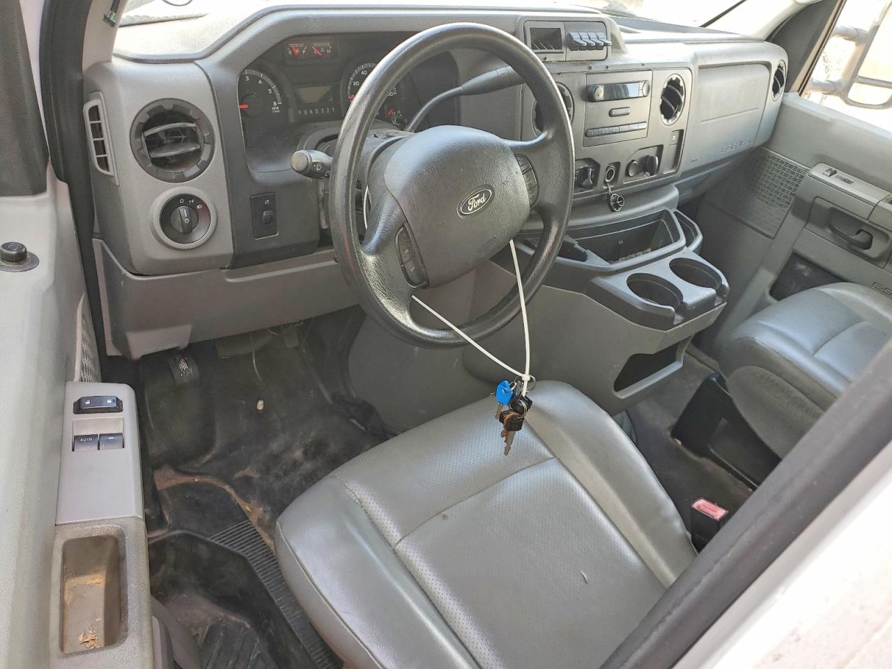 Ford Econoline E350 Super Duty Cutaway Van