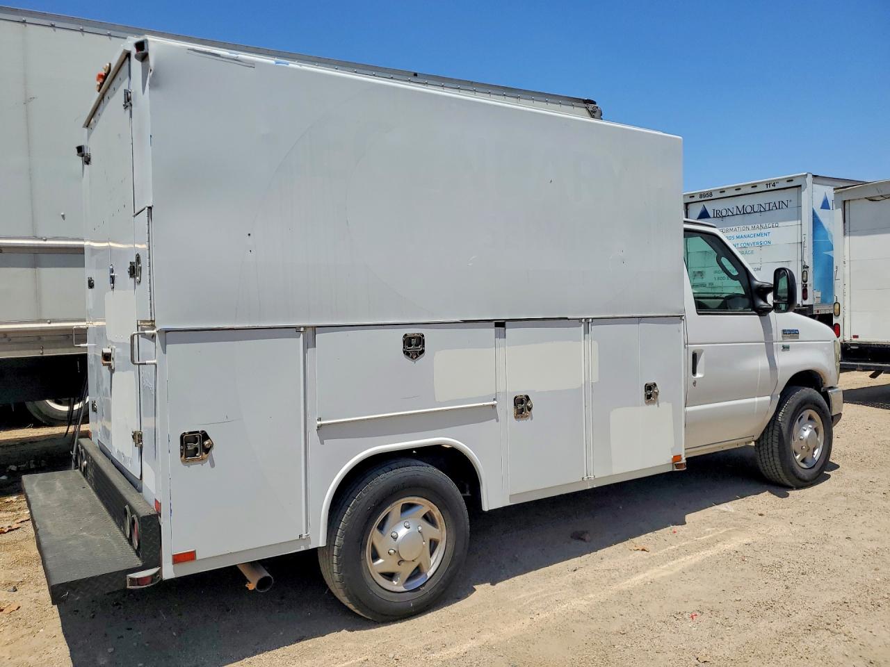 Ford Econoline E350 Super Duty Cutaway Van