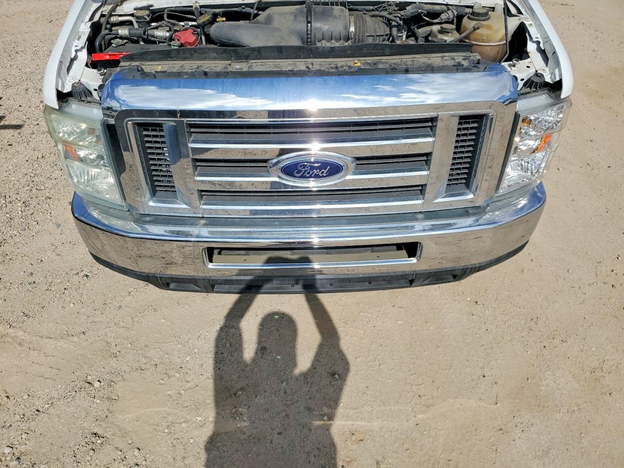 Ford Econoline E350 Super Duty Cutaway Van