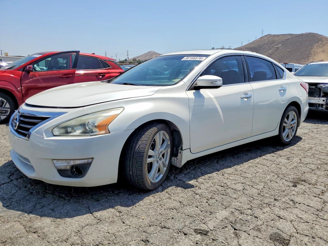 Salvage Nissan Altima Image