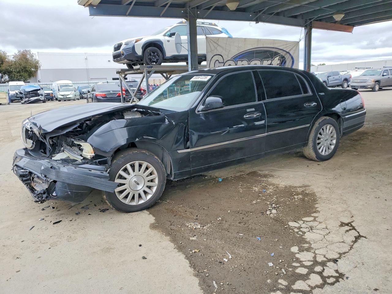 Salvage Linc Towncar Image