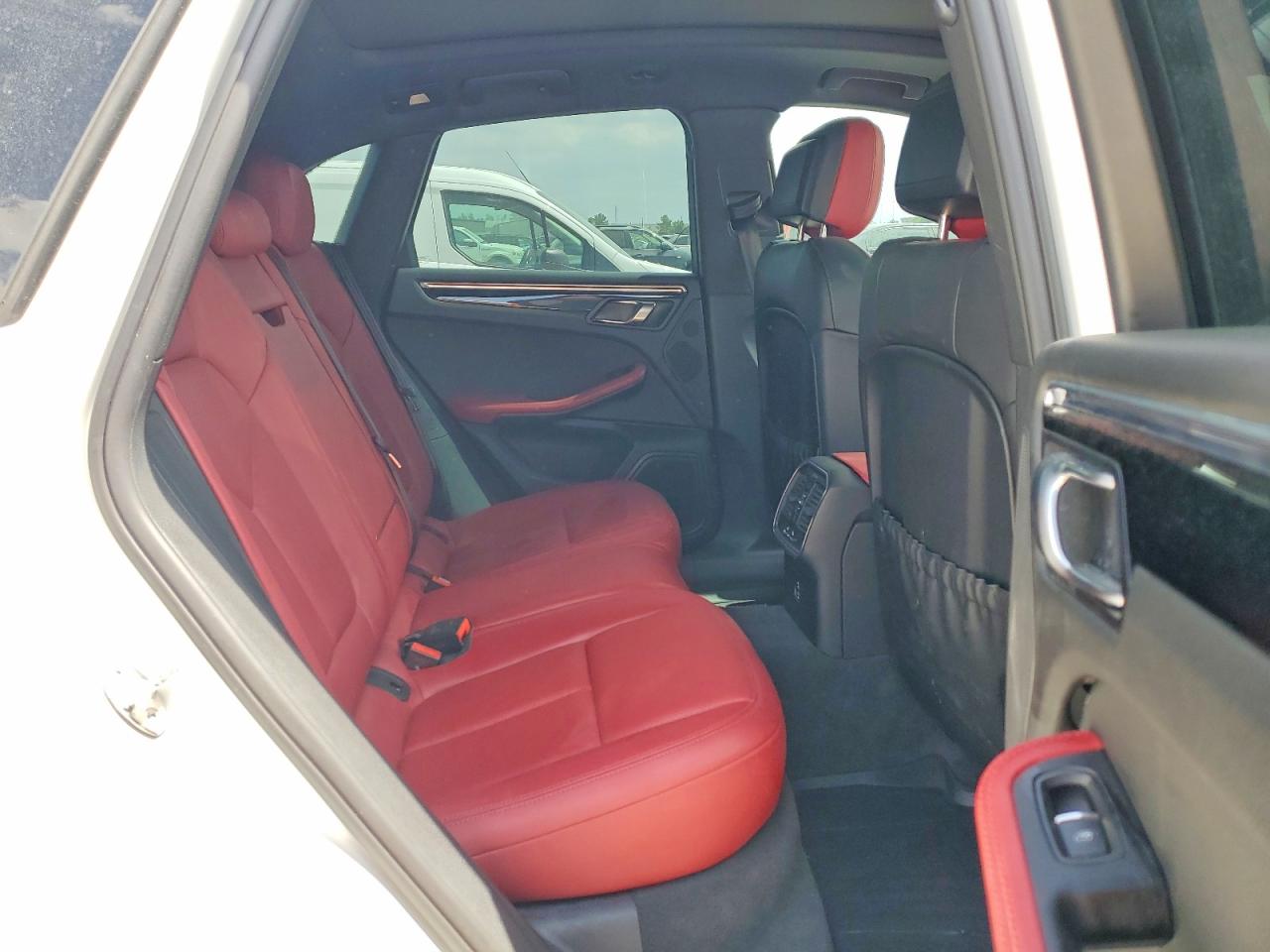 Porsche Macan Base