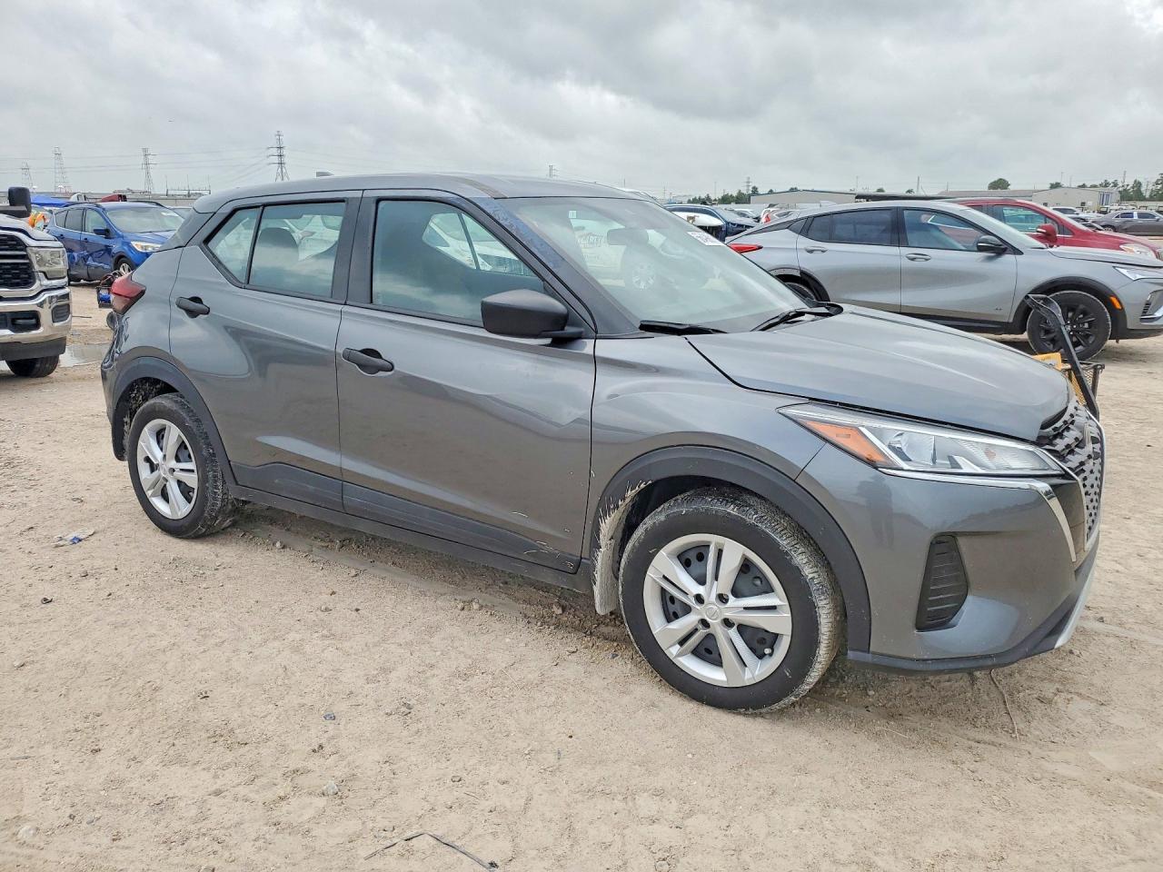 Nissan Kicks S