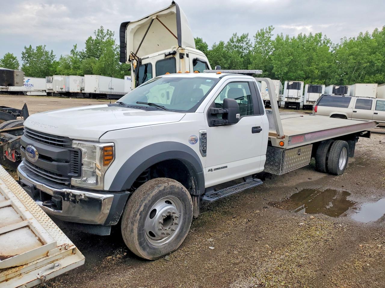Salvage Ford F-550 Image