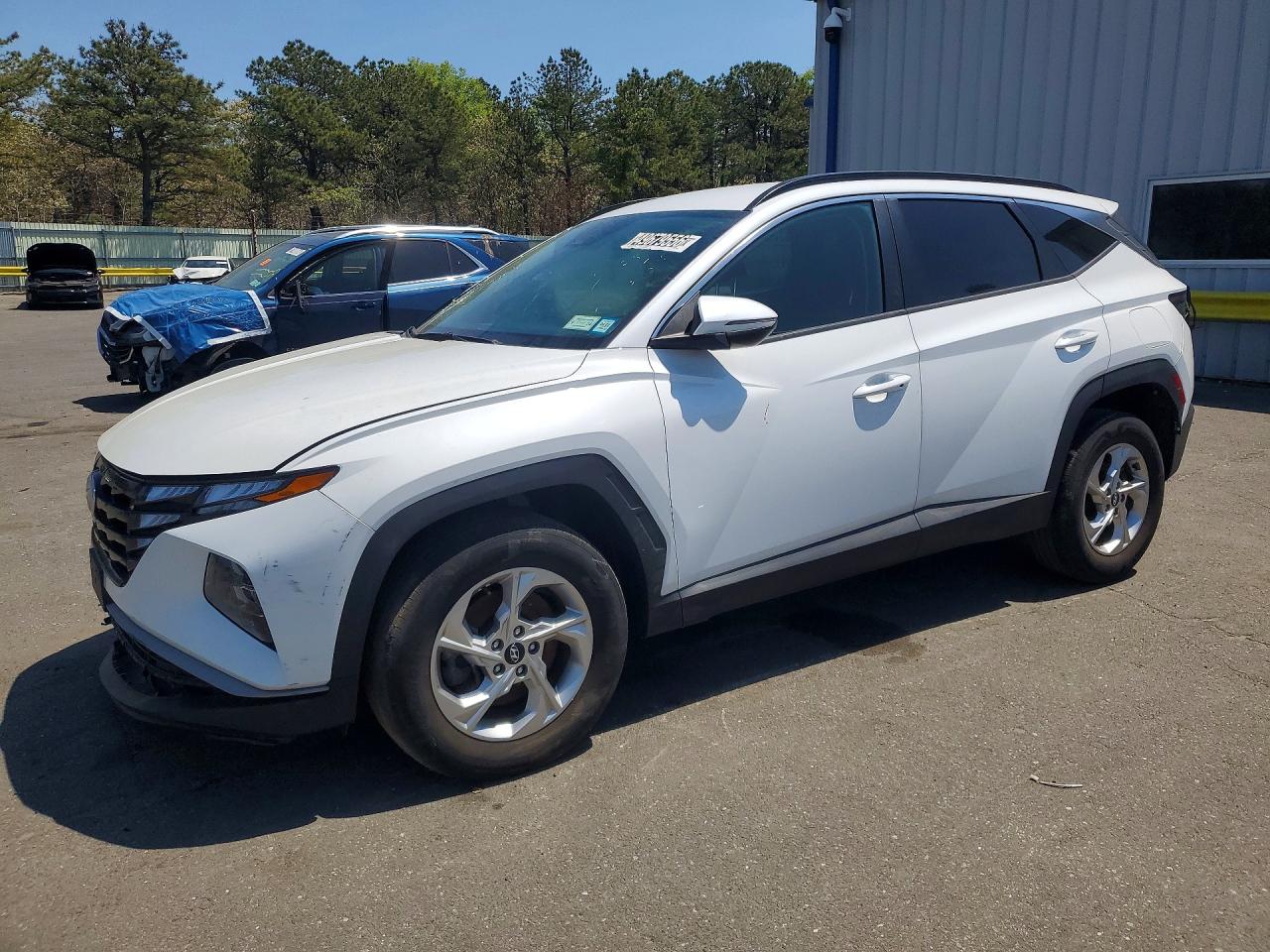 Salvage Hyundai TUCSON Image