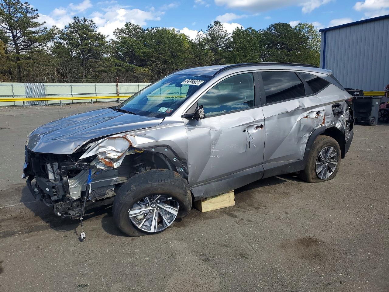Salvage Hyundai TUCSON Image