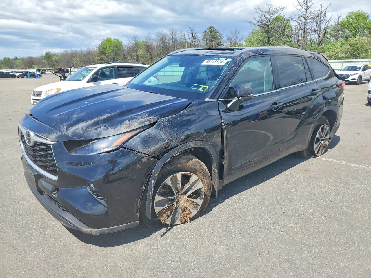 Salvage Toyota Highlander Image