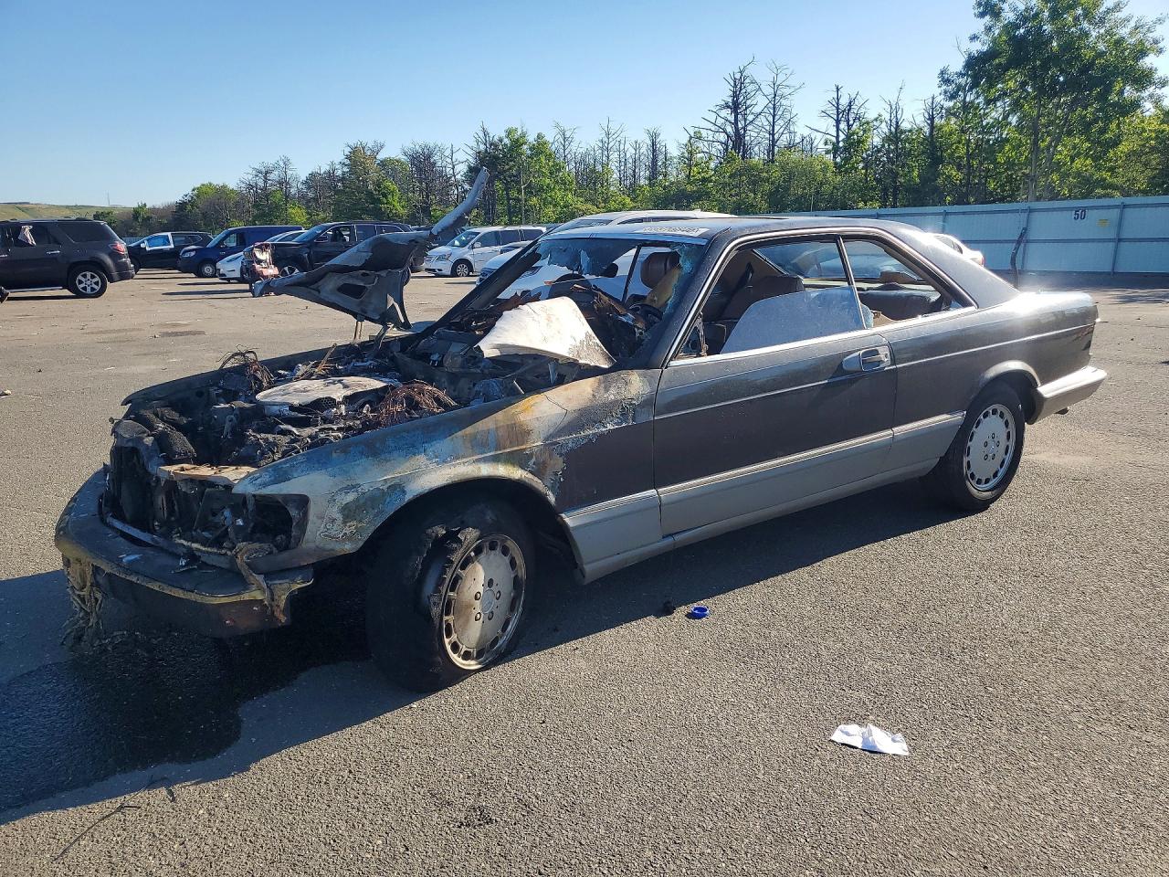 Salvage Mercedes-Benz 560-Class Image