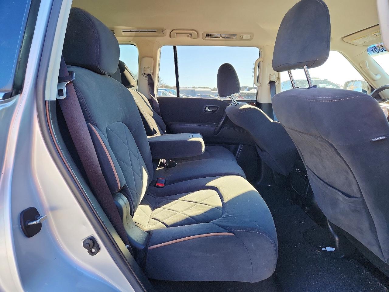 Nissan Armada Sv