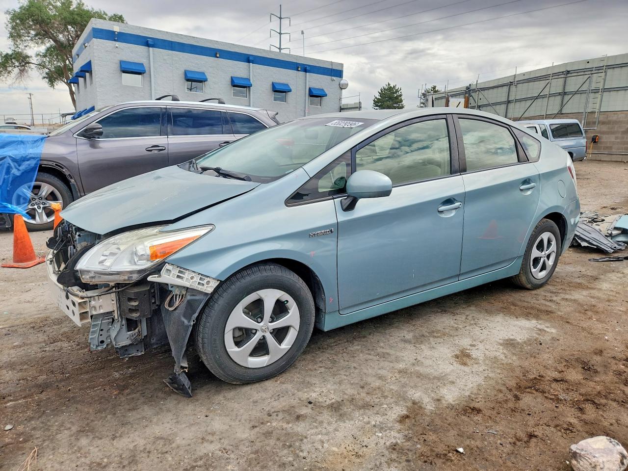 Salvage Toyota Prius Image