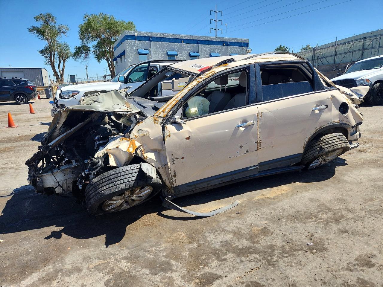 Salvage Kia Sorento Image
