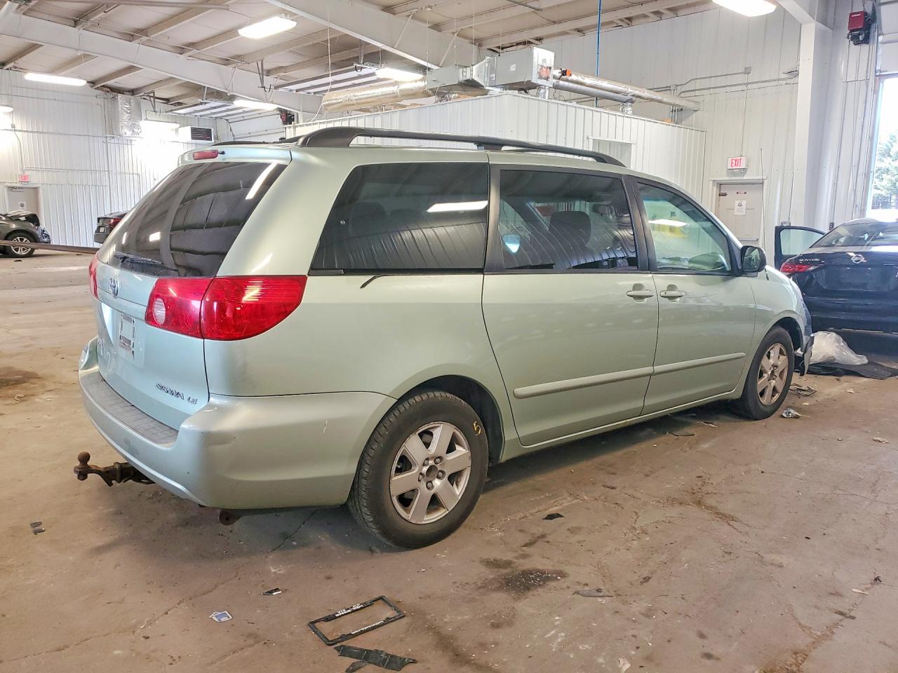 Toyota Sienna Le 7-passenger