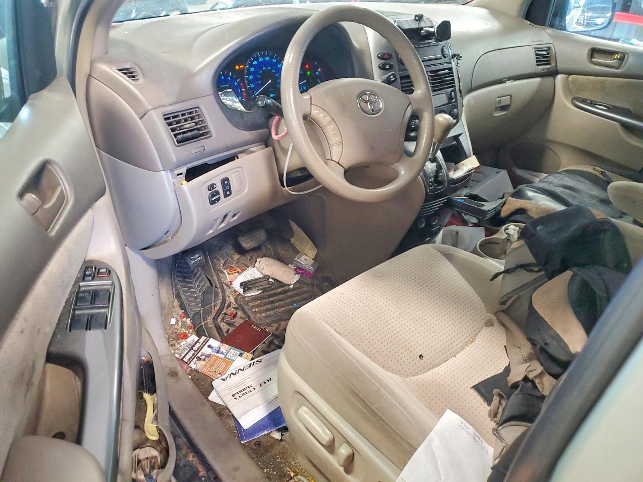 Toyota Sienna Le 7-passenger